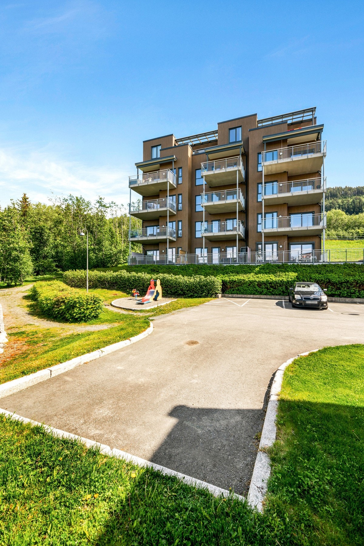 Fasade. Leiligheten ligger i byggets 3. etasje. Galleribilde