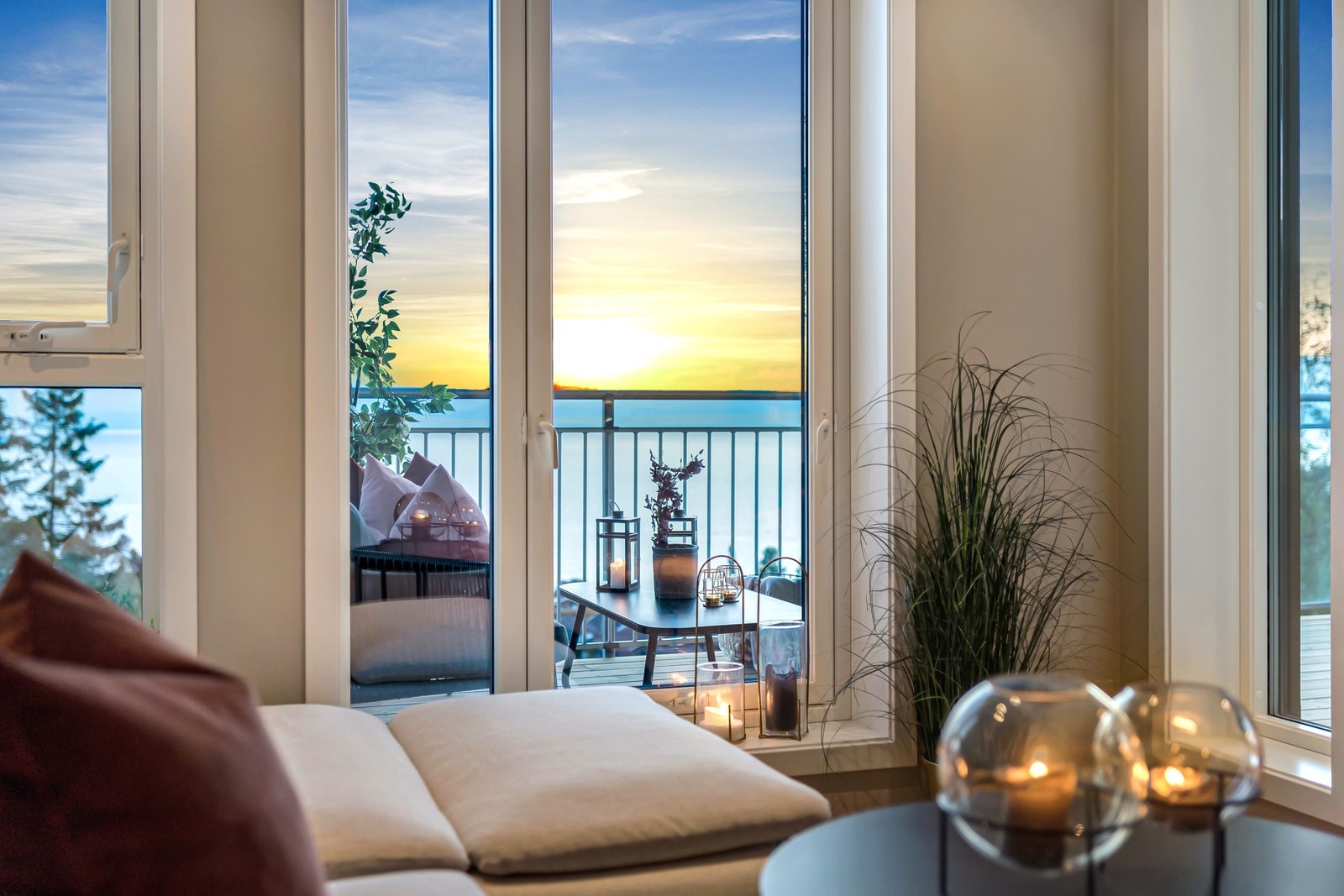 Her nyter man en fantastisk utsikt fra stue og kjøkken. Galleribilde