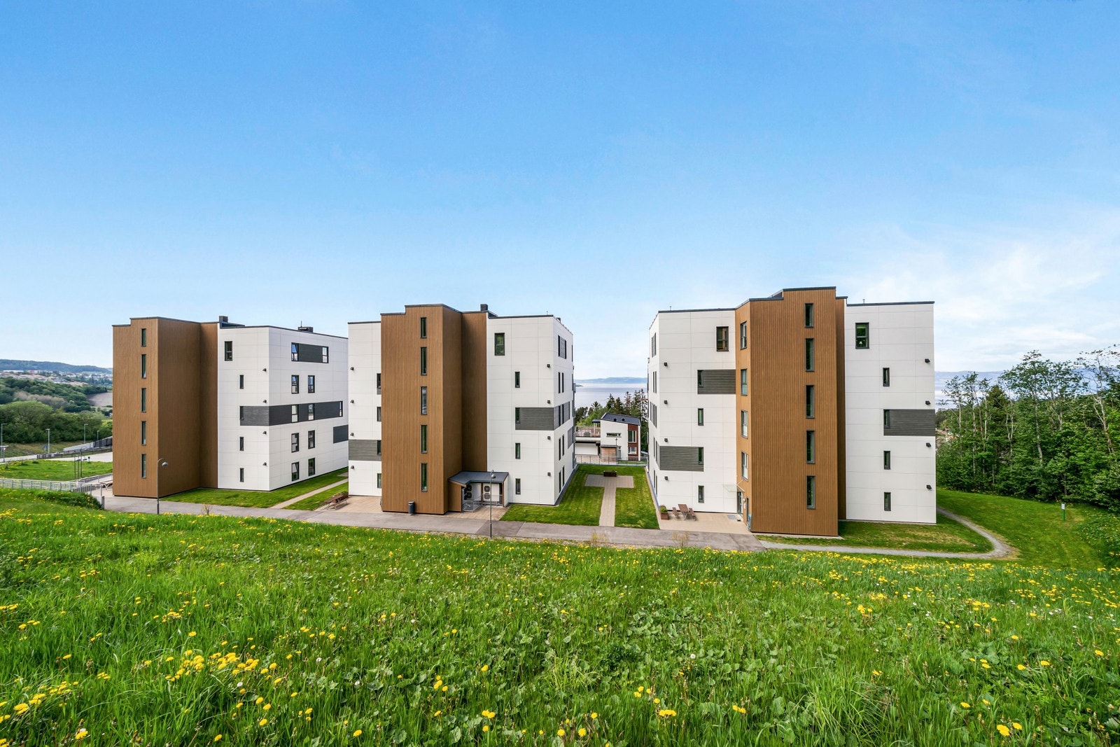 I garasjekjelleren finner man en egen bod og parkeringsplass, og det er lagt opp infrastruktur for lading av EL-bil på plassen. Galleribilde