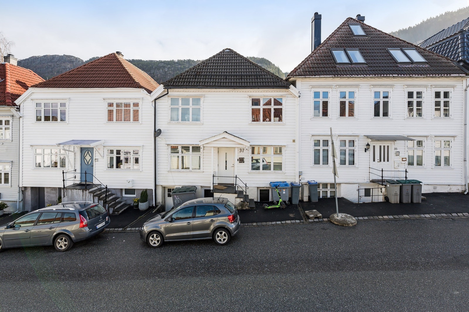 Innholdsrik bygård i Bergen Sentrum. Galleribilde