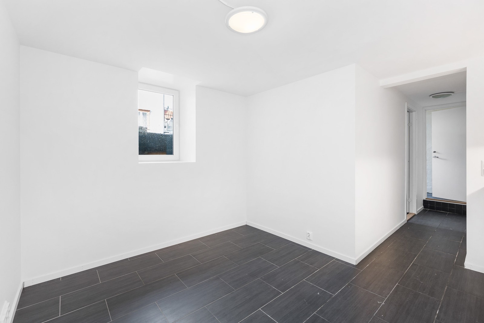 Kjeller etasjen stue. Galleribilde