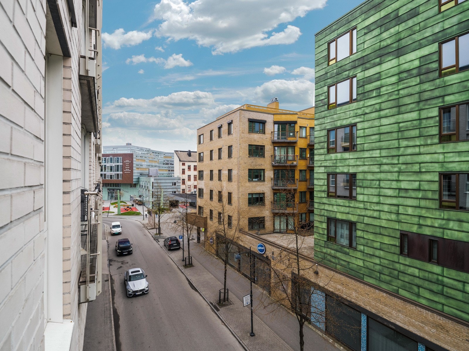 Solsiden er et svært sentralt boområde med nærhet til alt av dagligvare, shopping, og uteliv.