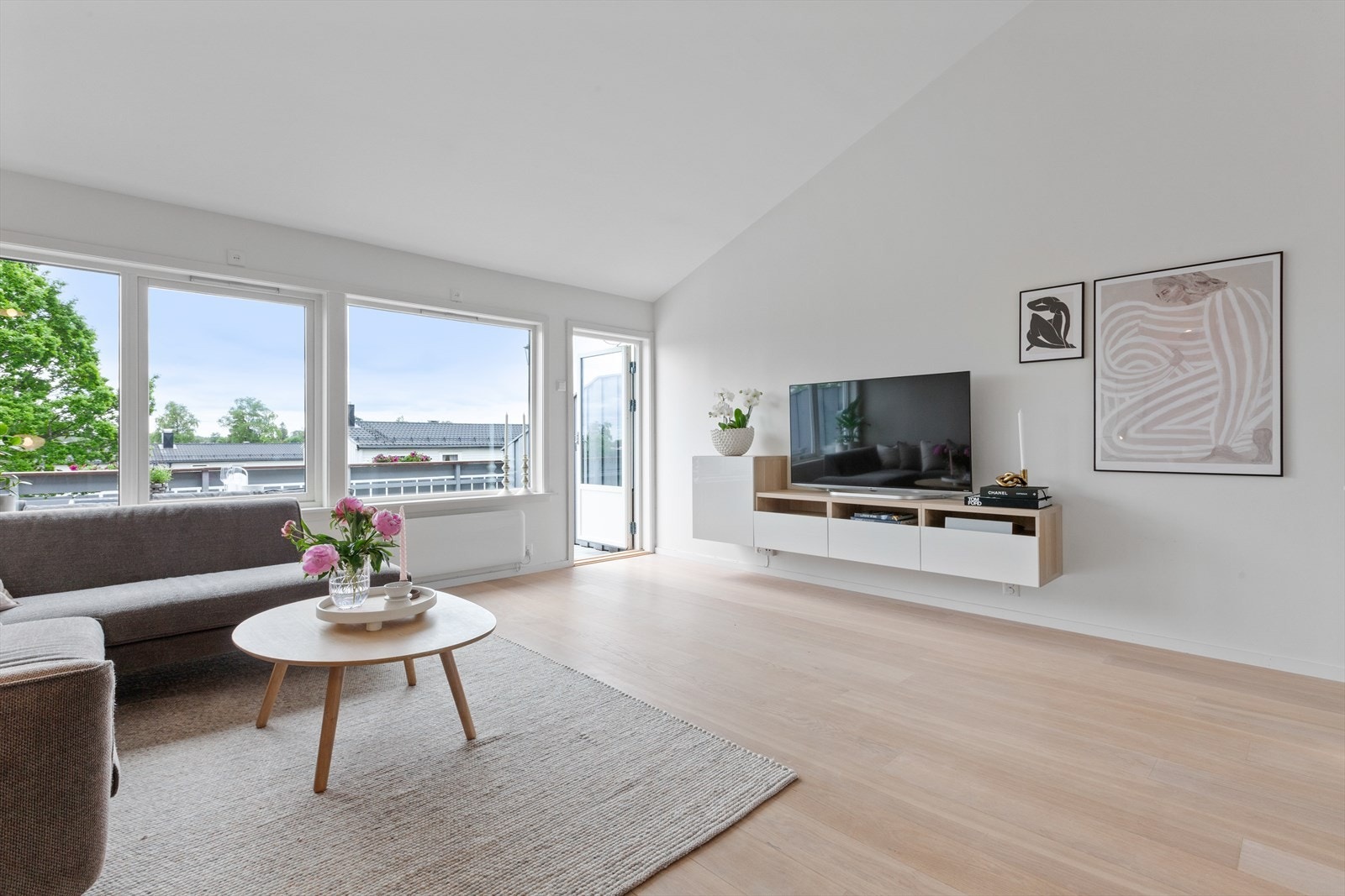 God plass til alt av møbler. Galleribilde