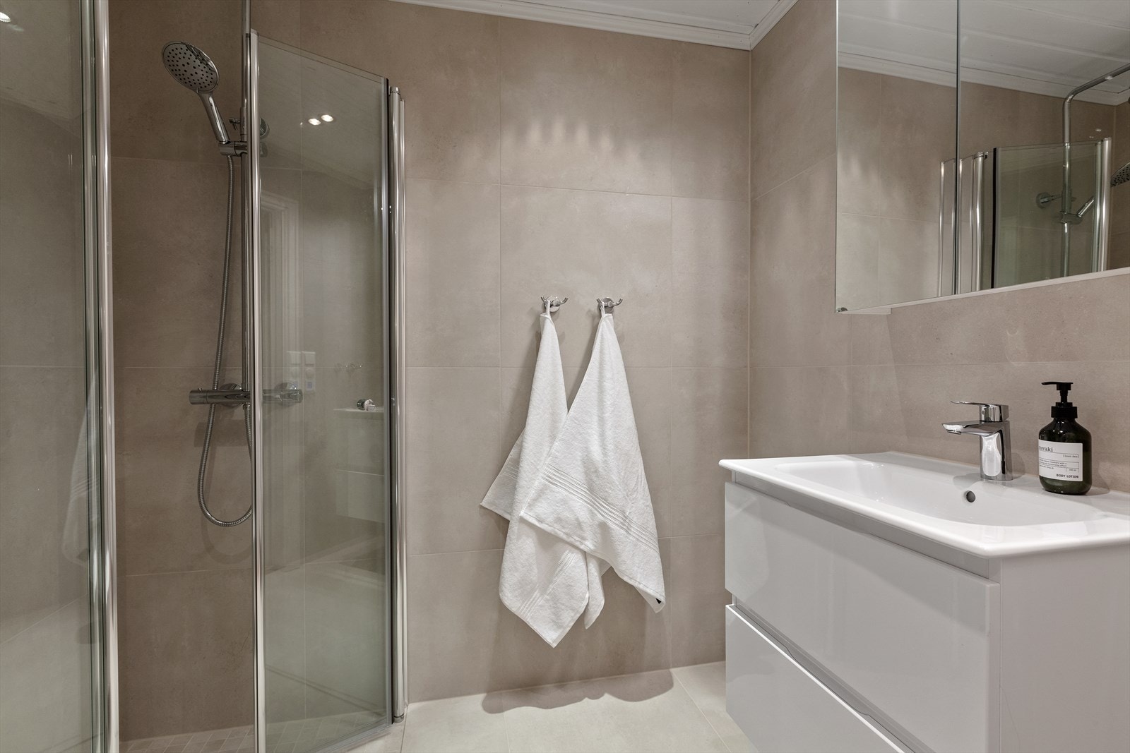 Baderom i 1 Etg. oppgradert 2022 Galleribilde