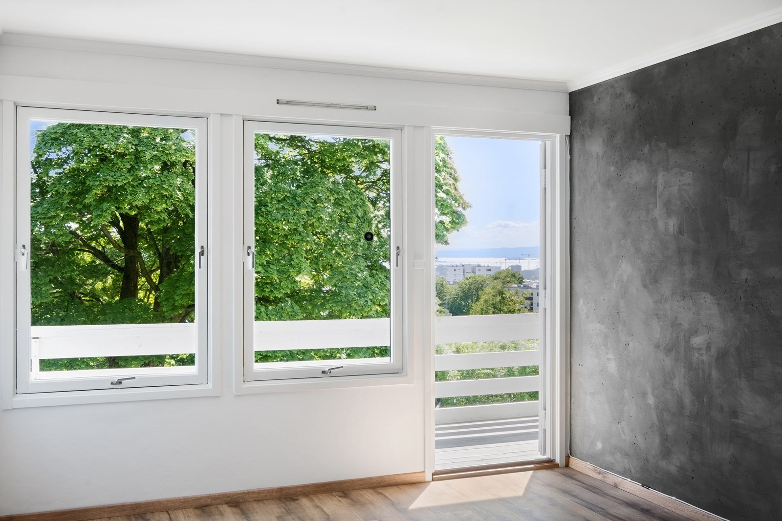 Grønn og hyggelig utsikt Galleribilde