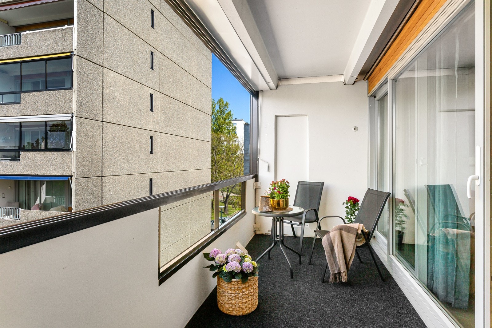 Innglassingen kan skyves til side for å slippe inn frisk luft på varme sommerdager. Galleribilde