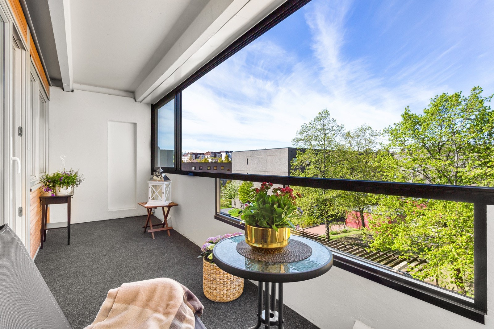 Leiligheten har en innglasset balkong på ca. 10 kvm med gode solforhold. Galleribilde