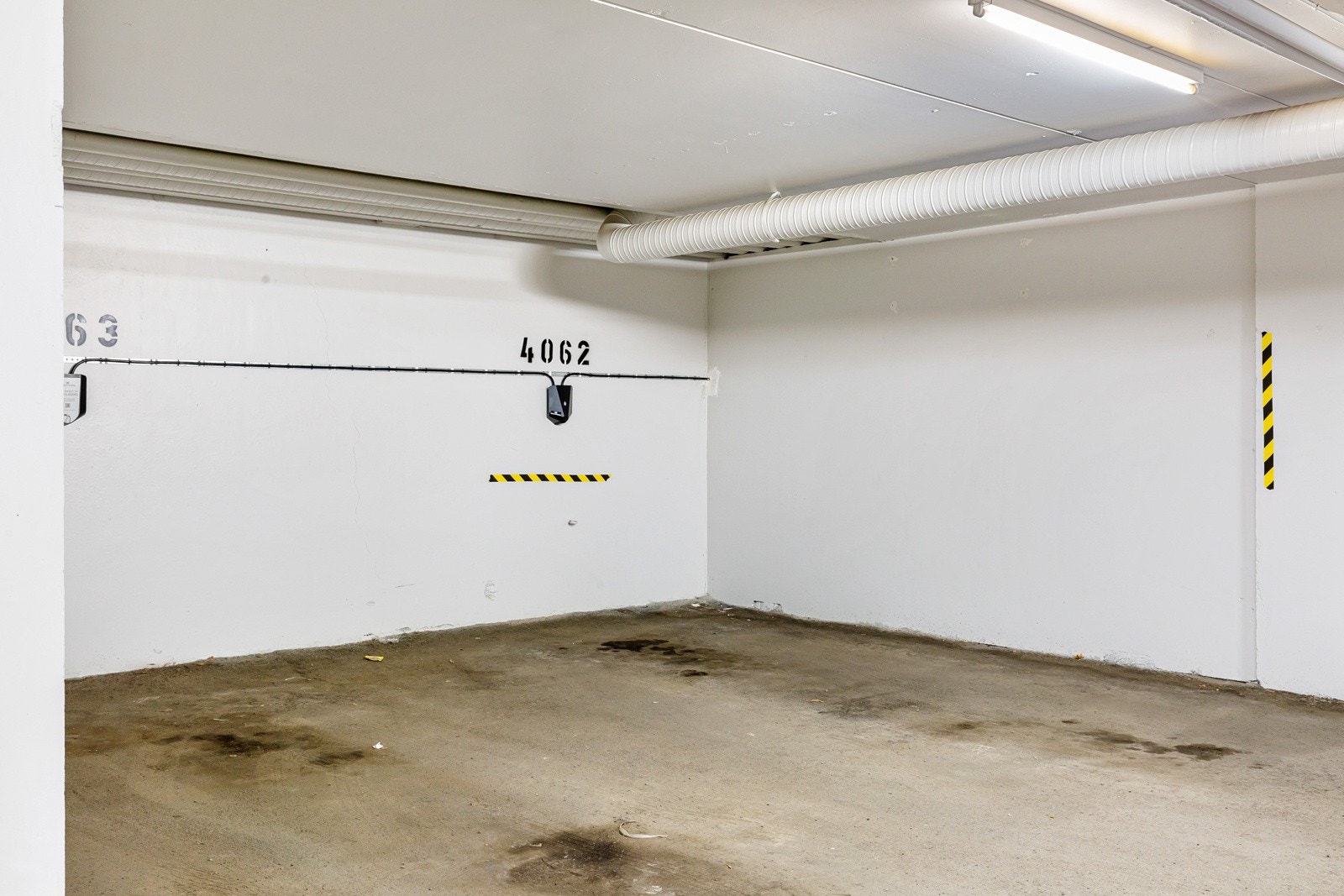 Til leiligheten følger en garasjeplass med elbillader. Galleribilde