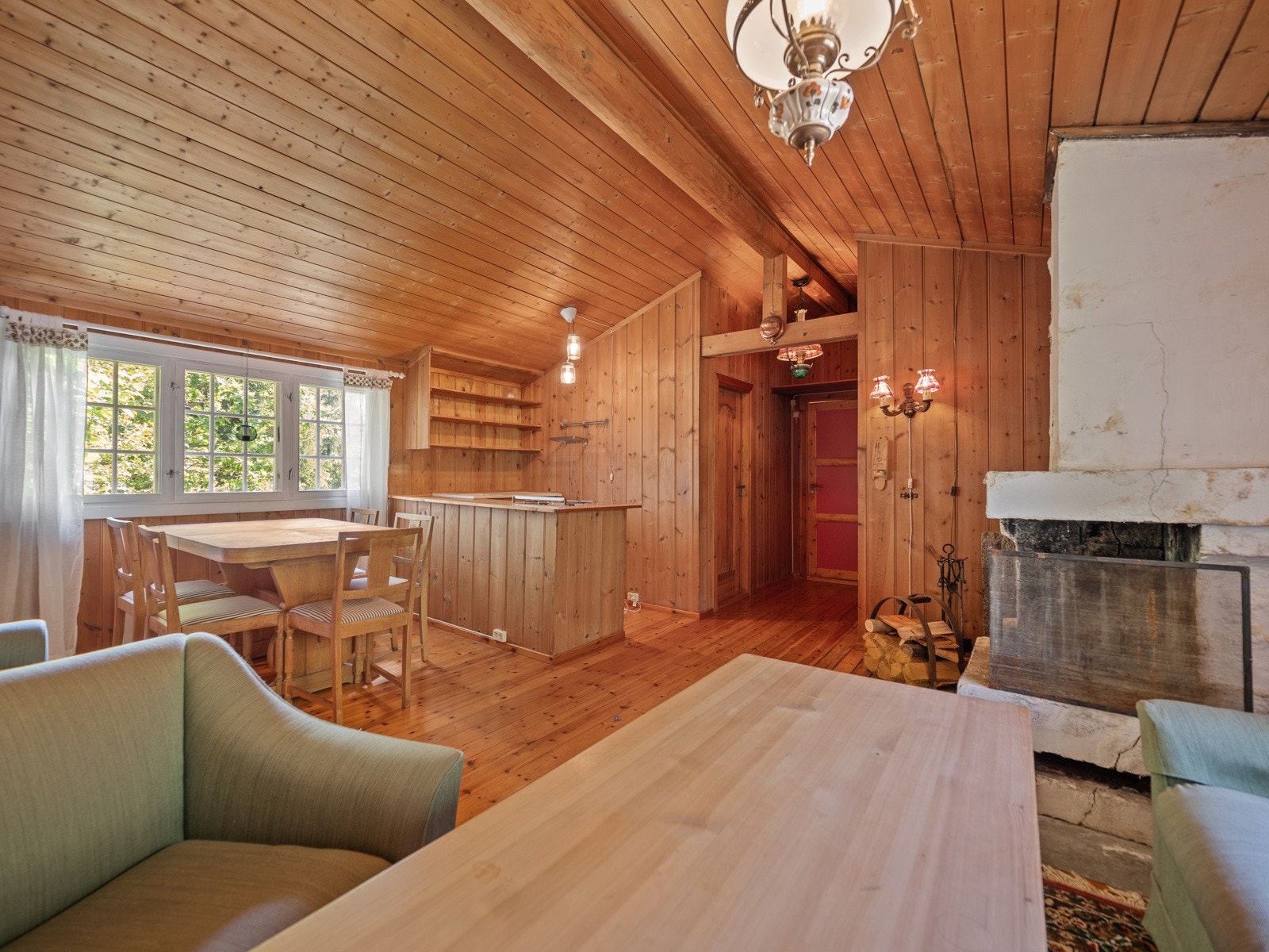 Stuen har plass til både spisebord og sofagruppe Galleribilde