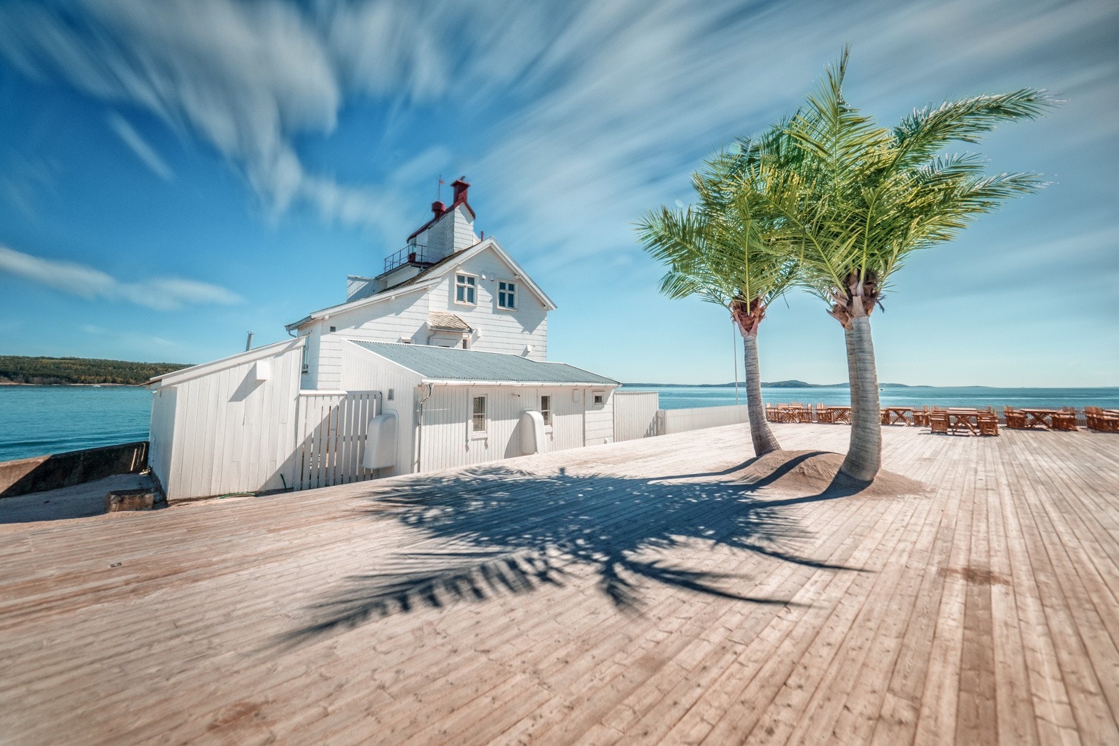 Villa Malla ligger en kort kjøretur unna og kan by på god mat, drikke og sydenstemning i vannkanten Galleribilde