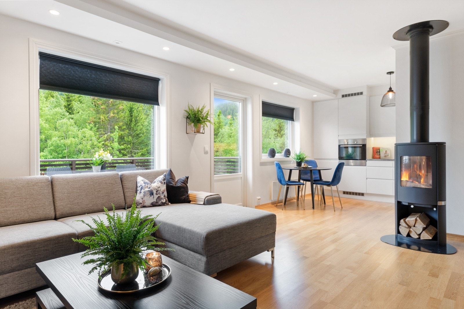 Heimdal Eiendomsmegling v/ Marius Kvalvik har gleden av å presentere en delikat 3-roms selveierleilighet, i andre etasje av firemannsbolig oppført i 2014. Galleribilde