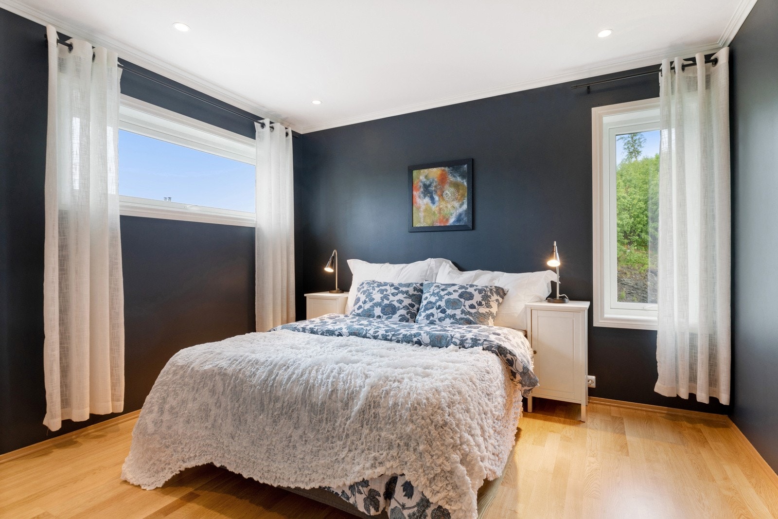 Det største soverommet er på 12,5 kvm og får godt med dagslys via smarte vindusløsninger. Galleribilde