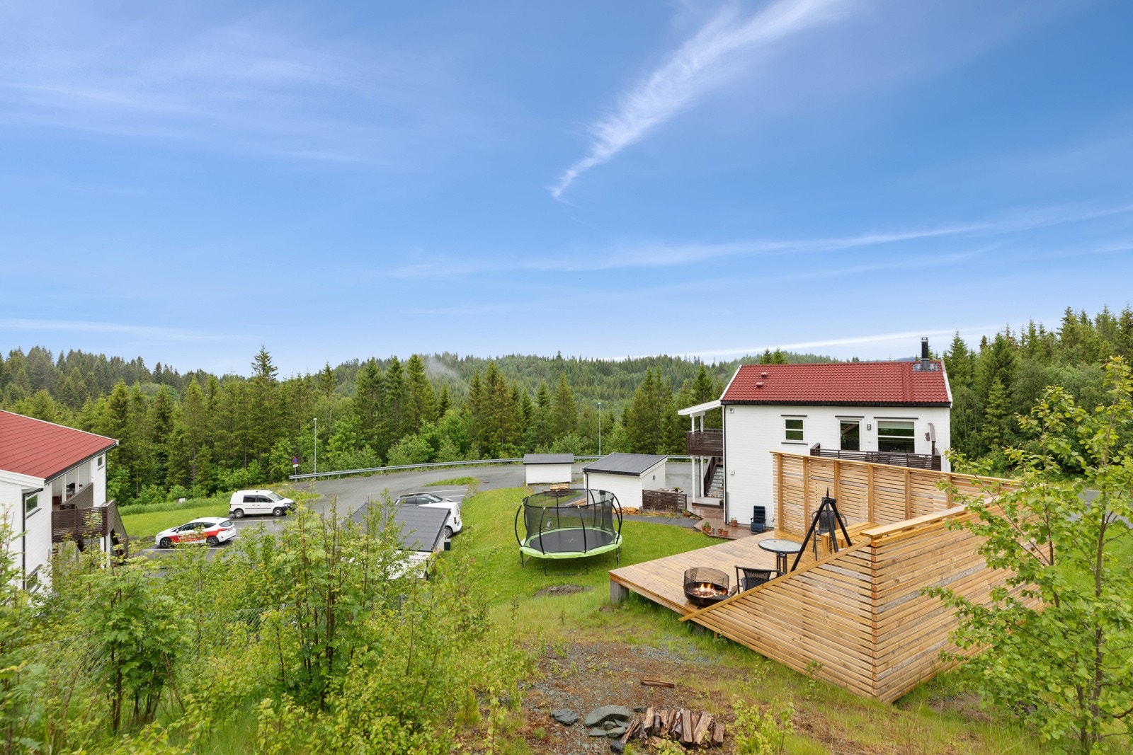 På fellesområdet er det også en markterrasse med bålplanne hvor man kan møte naboene for en sosial prat. Galleribilde