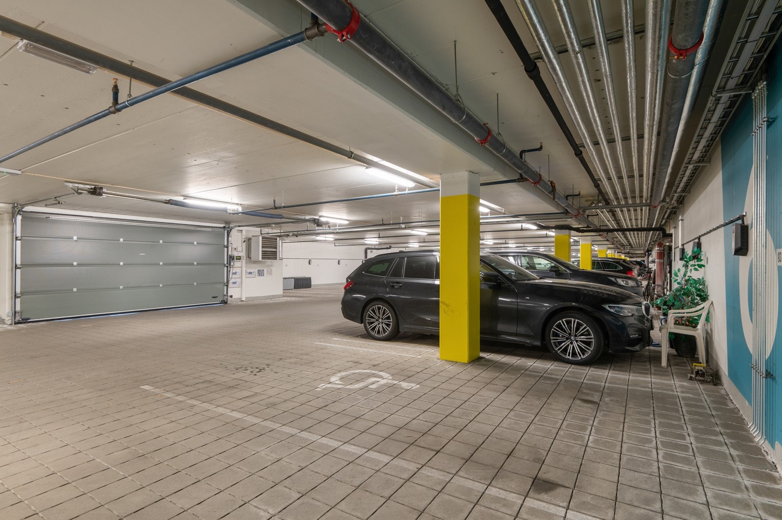 Parkeringplass følger med i P-kjeller Galleribilde