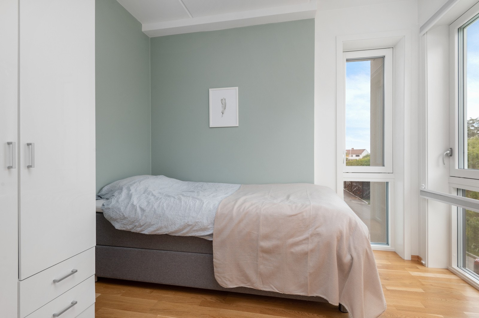 Begge soverommene byr på vakre, naturlige farger Galleribilde