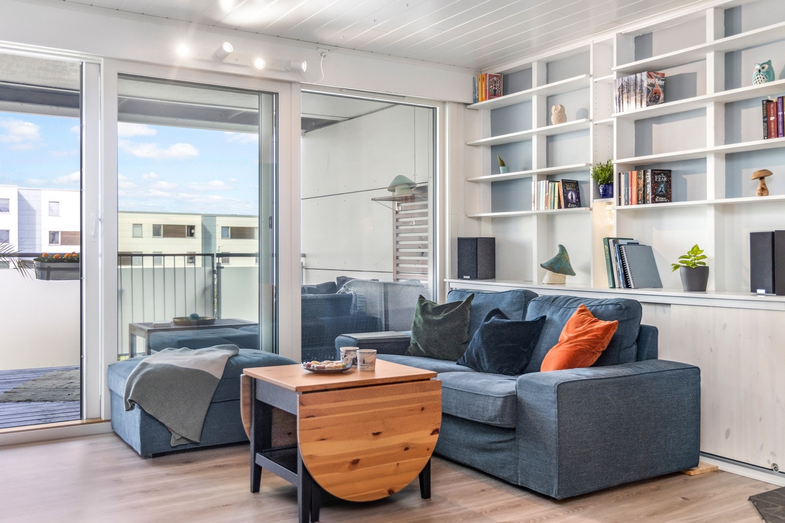 Felleskostnadene inkl. bl.a kabel-TV, internett, kommunale avgifter, trappevask m.m. Galleribilde