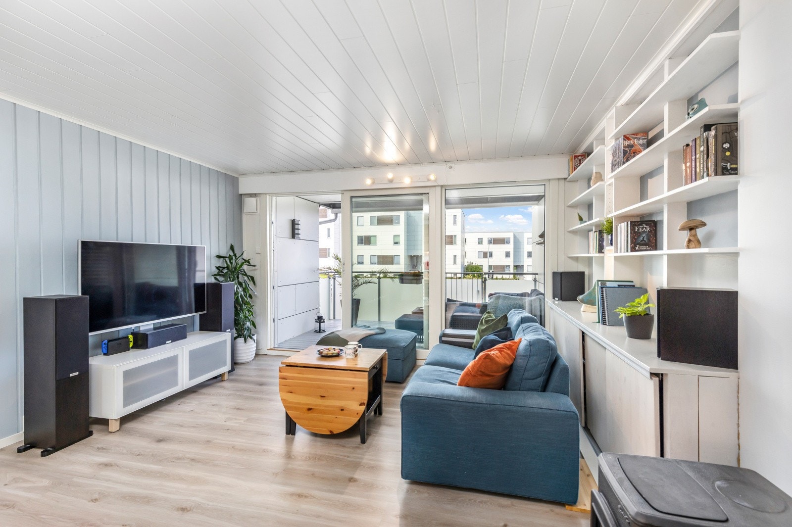 Store vindusflater gir et godt lysinnslipp, som sammen med en god planløsning bidrar til leilighetens gode romfølelse. Galleribilde