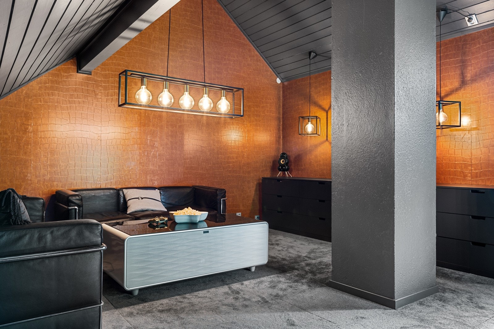 Boligen har en egen loftsstue/TV-stue i 2.etasje. Galleribilde