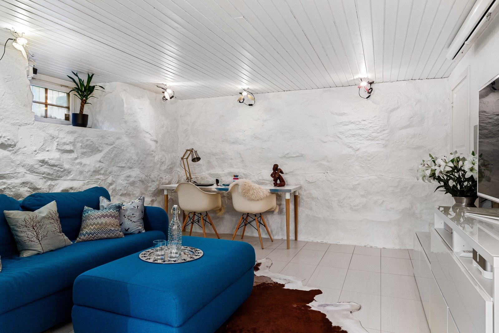 Koselig TV-stue i underetasjen. Galleribilde