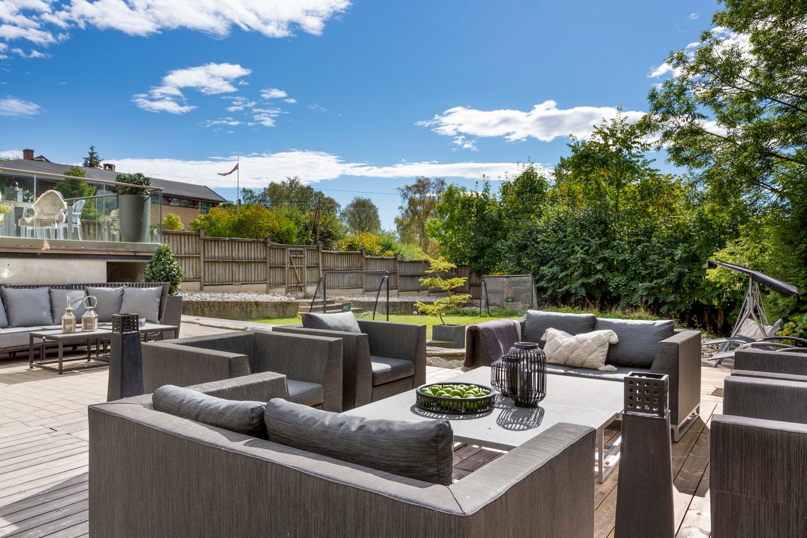 Tomten har gode solforhold uten innsyn. Galleribilde