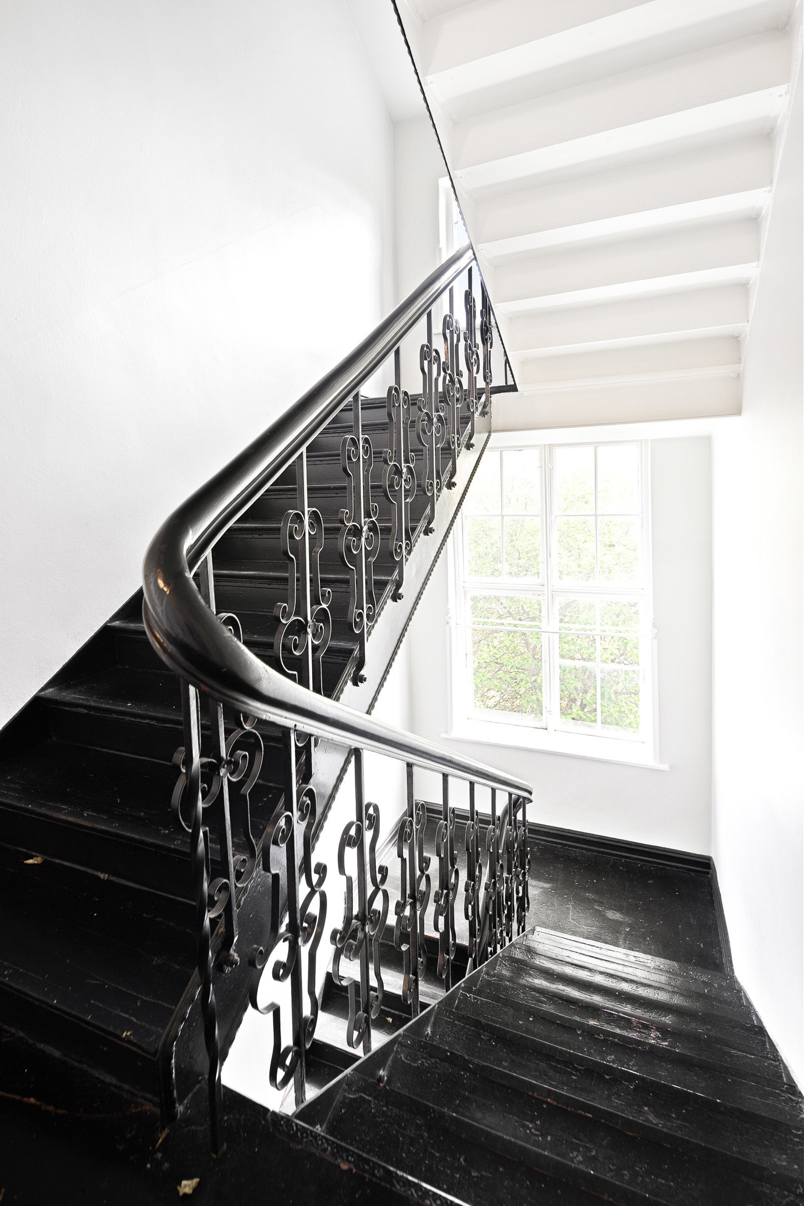 Representativ oppgang i bygården. Galleribilde