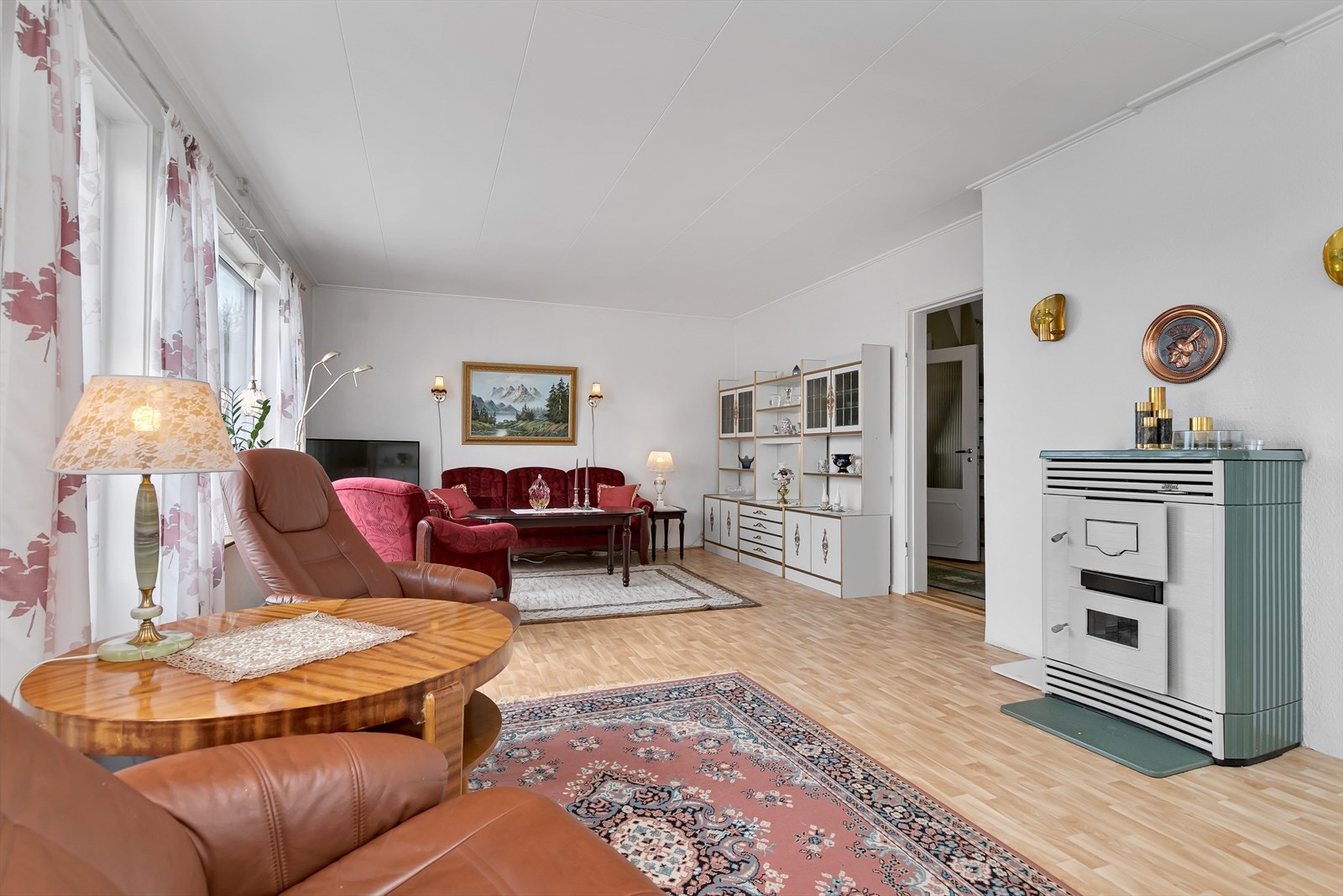 1. etasje - Romslig stue Galleribilde