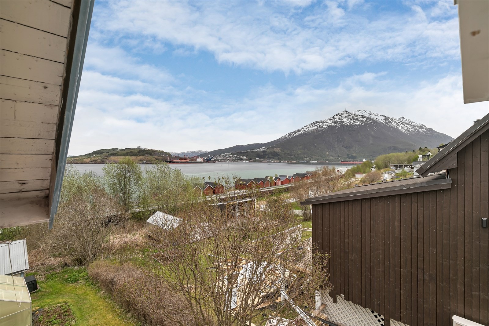 2. etasje - Utsikt fra soverom 1 Galleribilde