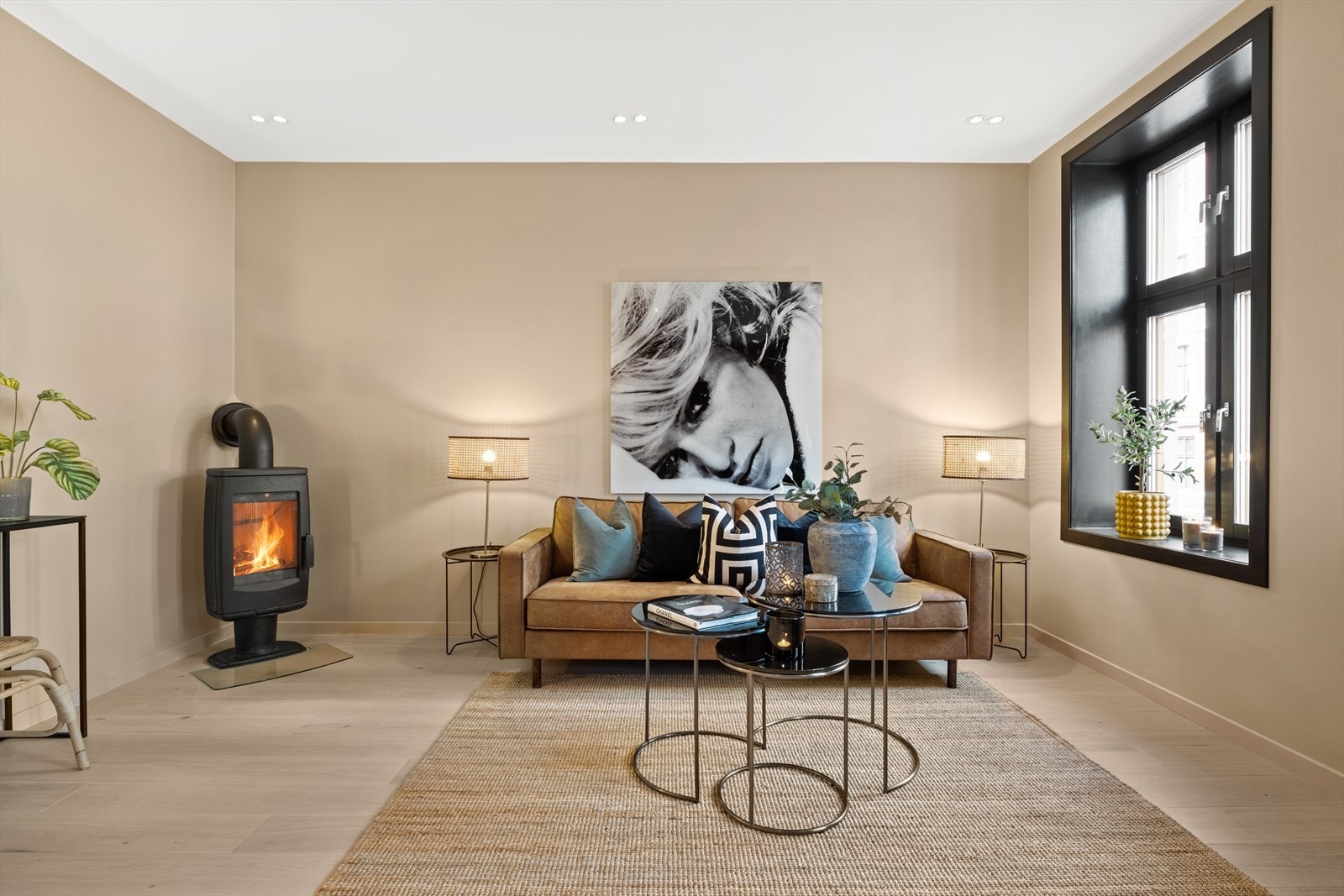 Boligen er malt i delikate og tidsriktige fargetoner som gjør det enkelt å sette sitt eget preg på møblement mm. Galleribilde