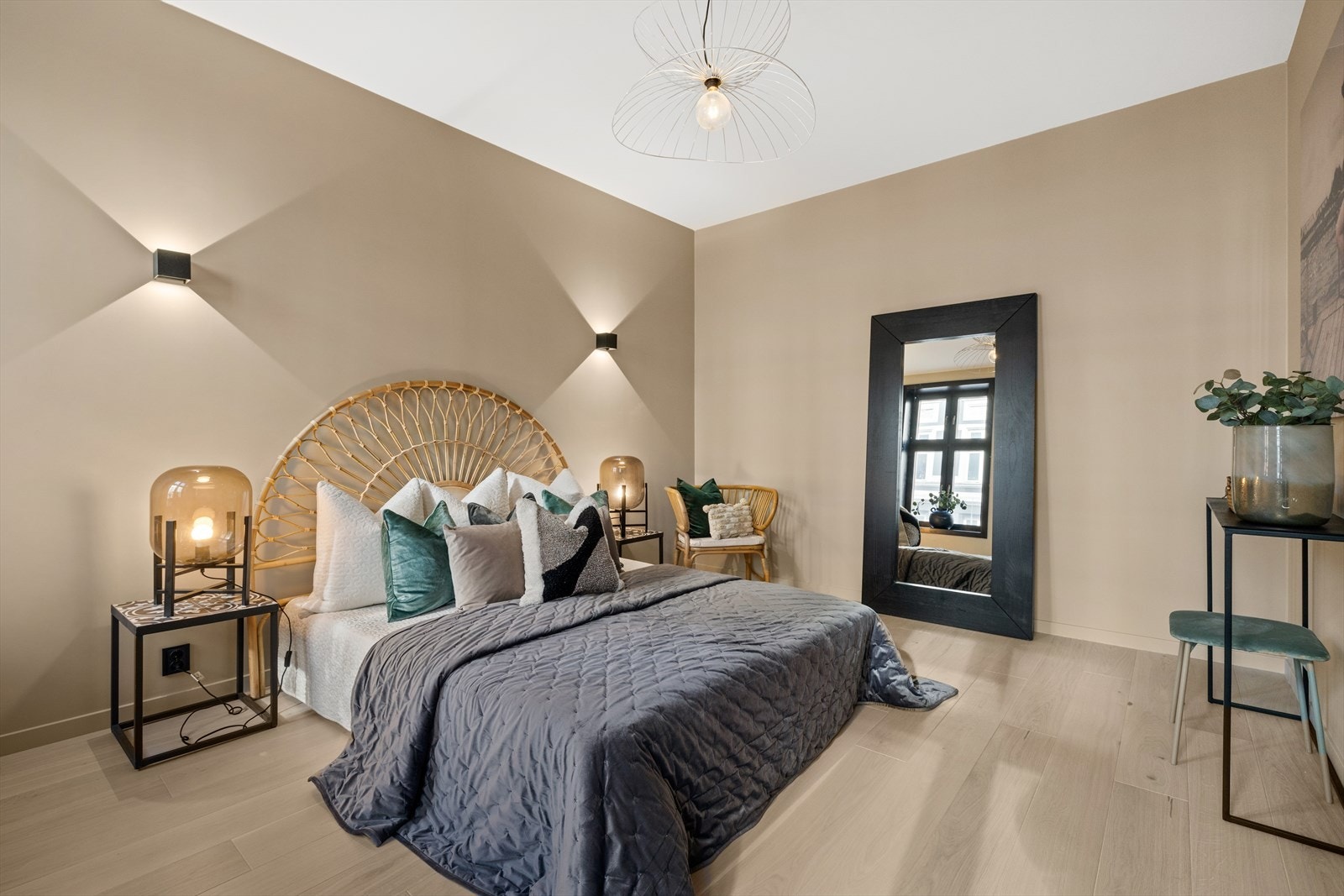 Moderne vegglys som skaper den lune følelsen Galleribilde