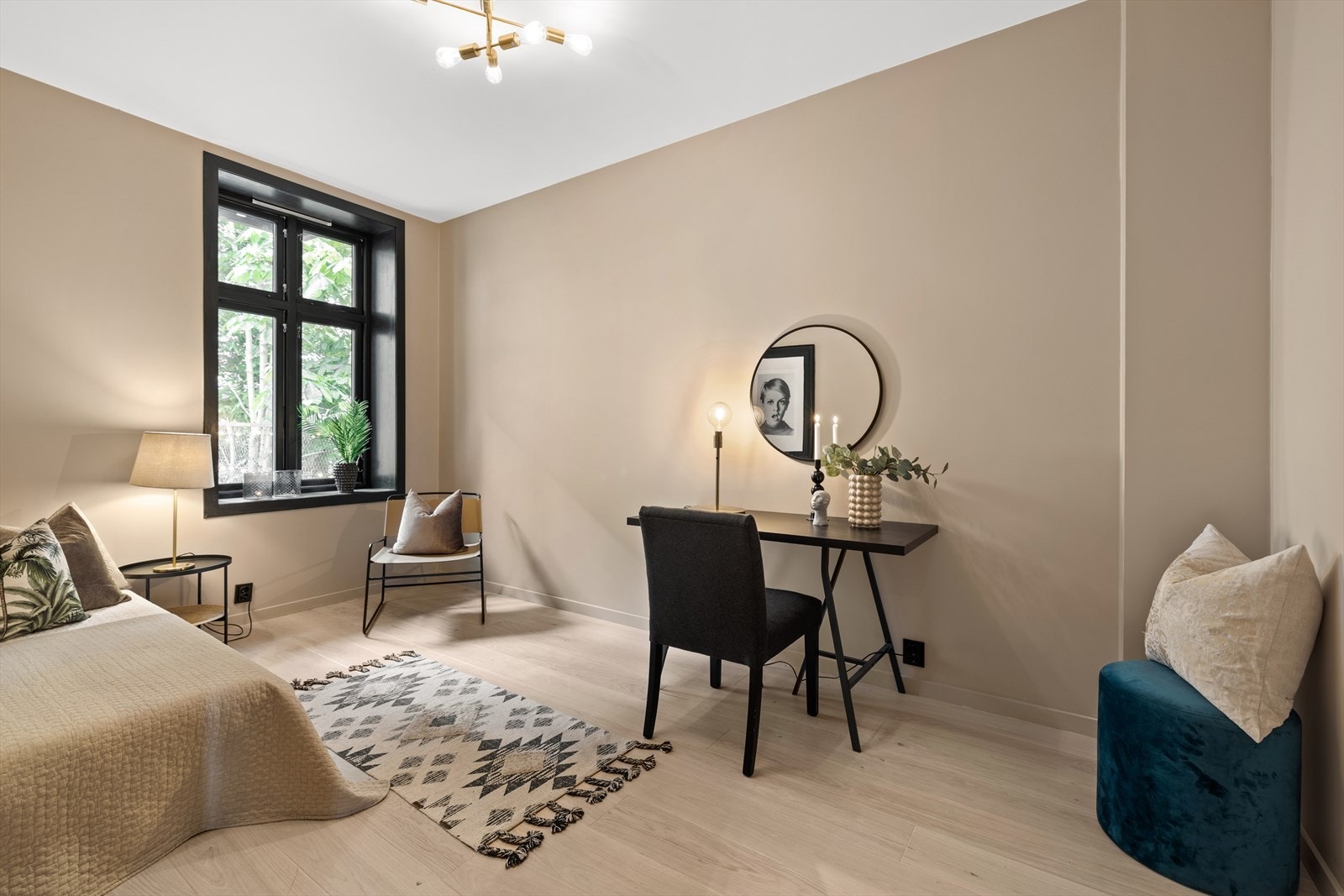 Lekkert laminatgulv om er gjennomgående i boligen Galleribilde