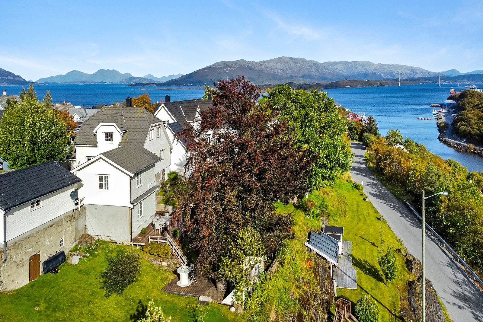 Velkommen til Soria Moria. Villaen ble oppført i 1919 for jordmor Astrid Killingland. Eiendommen ble senere tilbygd og påbygd både i 1986 og 1991. Galleribilde