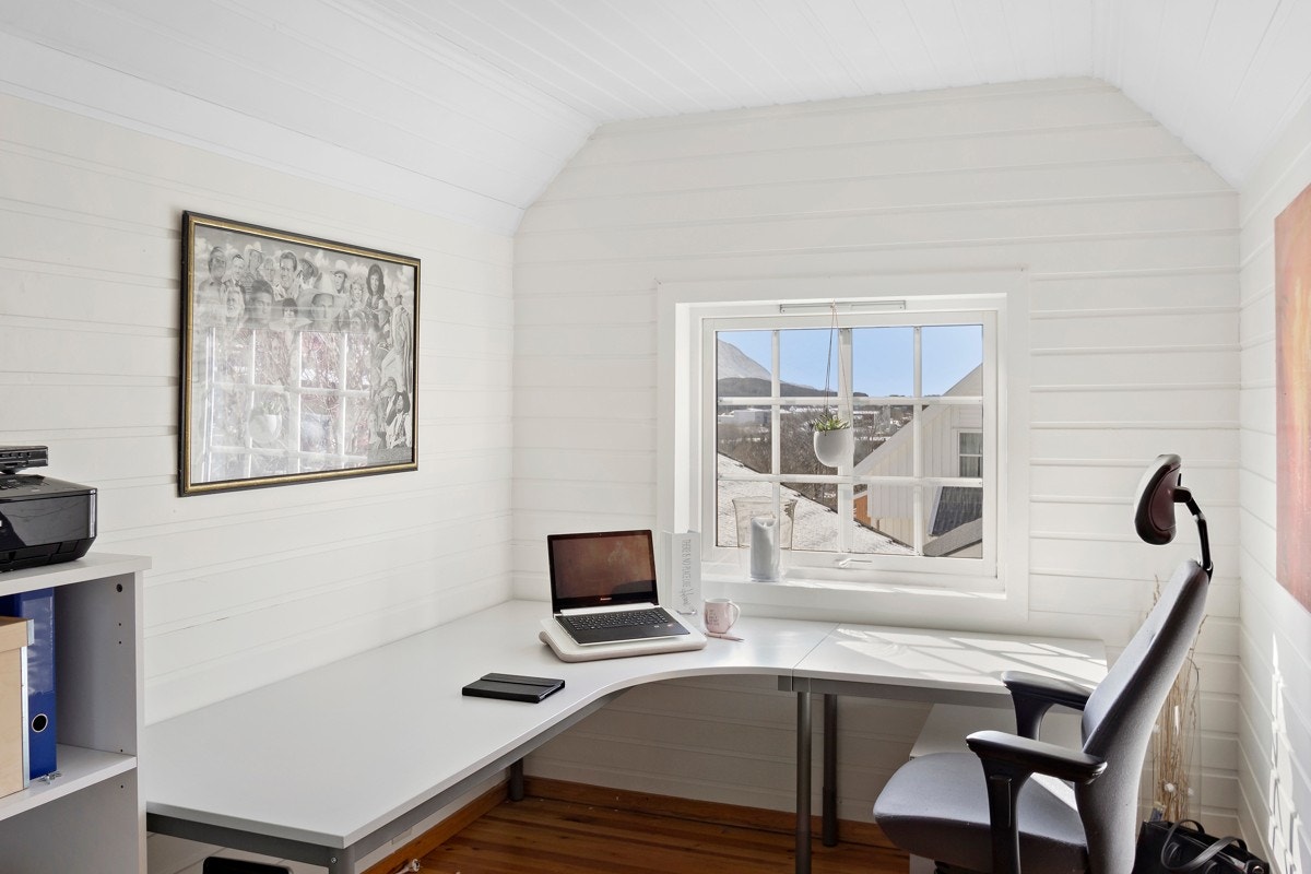 Arken i 2. etg. gir et soverom/kontor uten knevegger Galleribilde