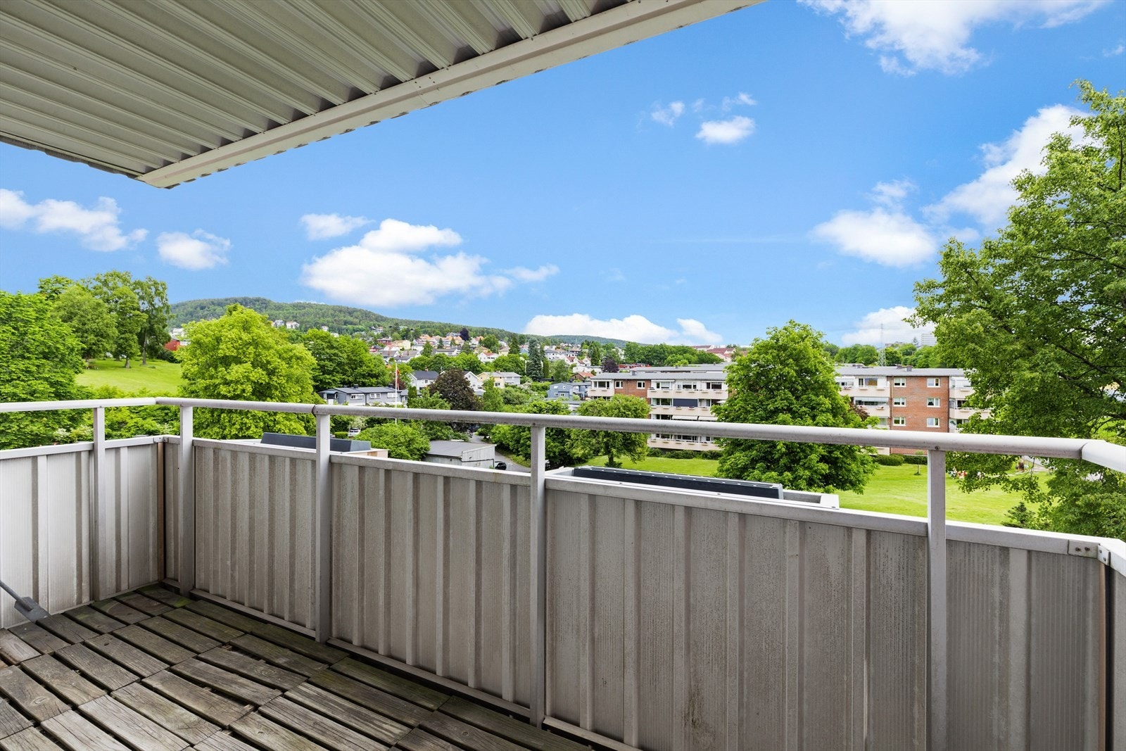 Usjenert uten gjenboere. Galleribilde