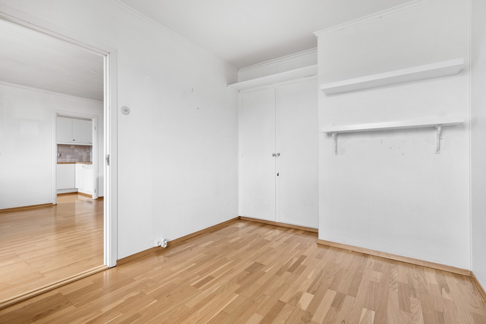 Garderobeskap på soverommet. Galleribilde