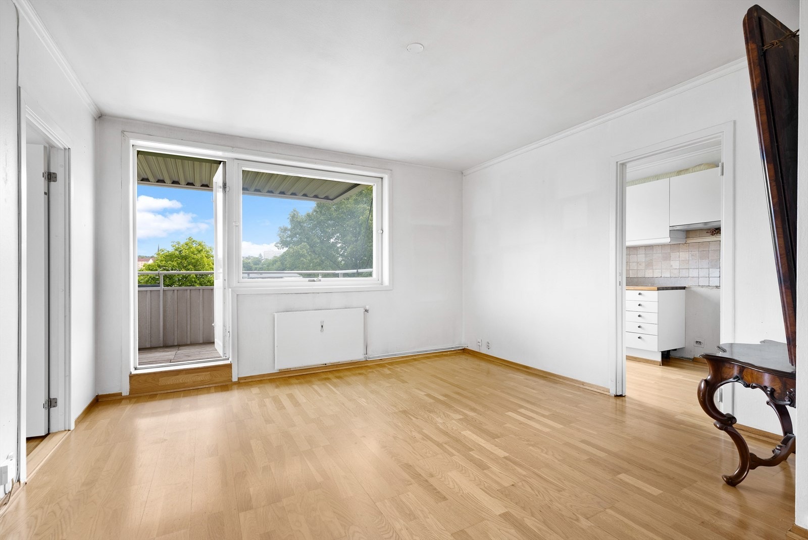 Utgang til balkong fra stue. Galleribilde