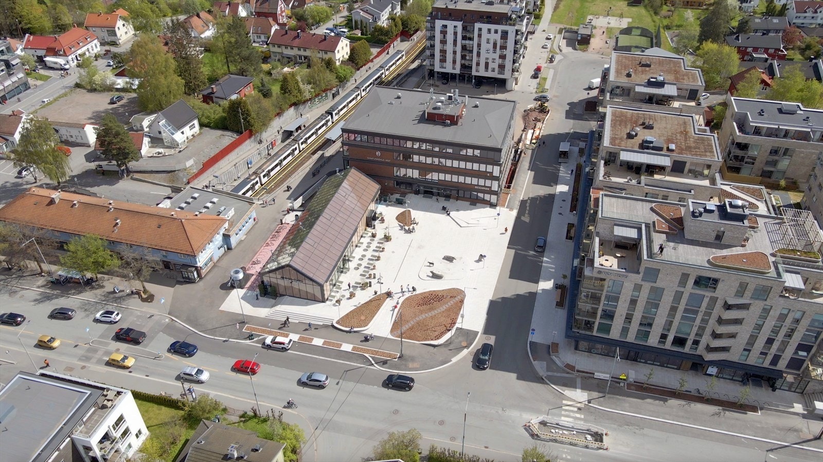 Det er kort vei til Røa Torg med blant annet kjøpesenter, restauranter og kaféer. Galleribilde