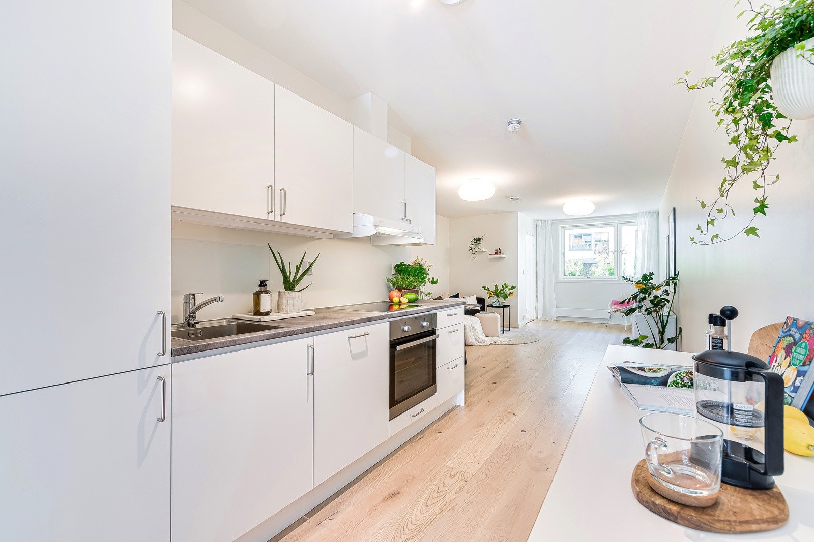 Det er montert Aquastop og Waterguard i benkeskap i kjøkken. Galleribilde