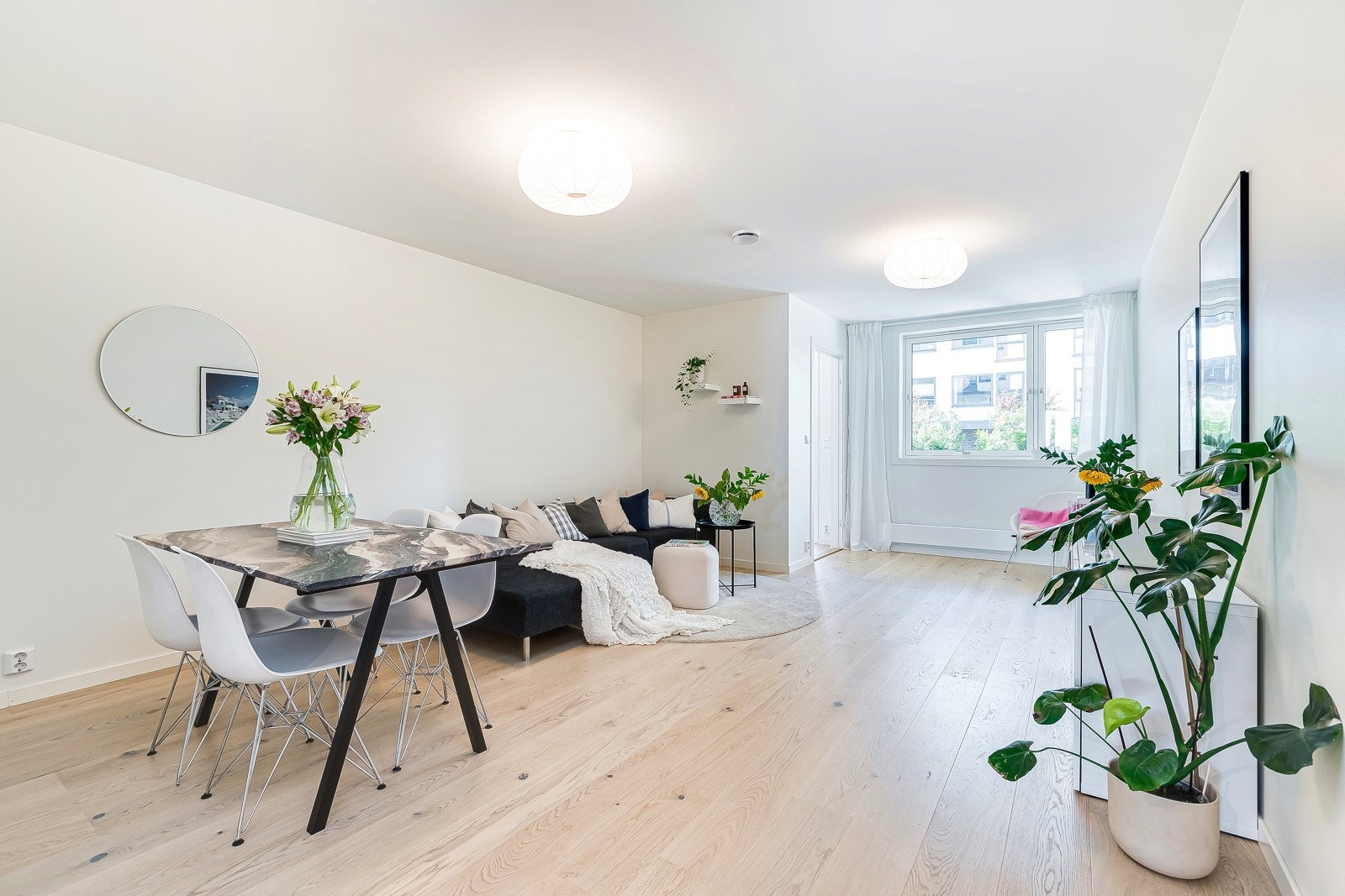 Boligen inneholder: entré, soverom, bad, innvendig bod, kjøkken og stue. Galleribilde