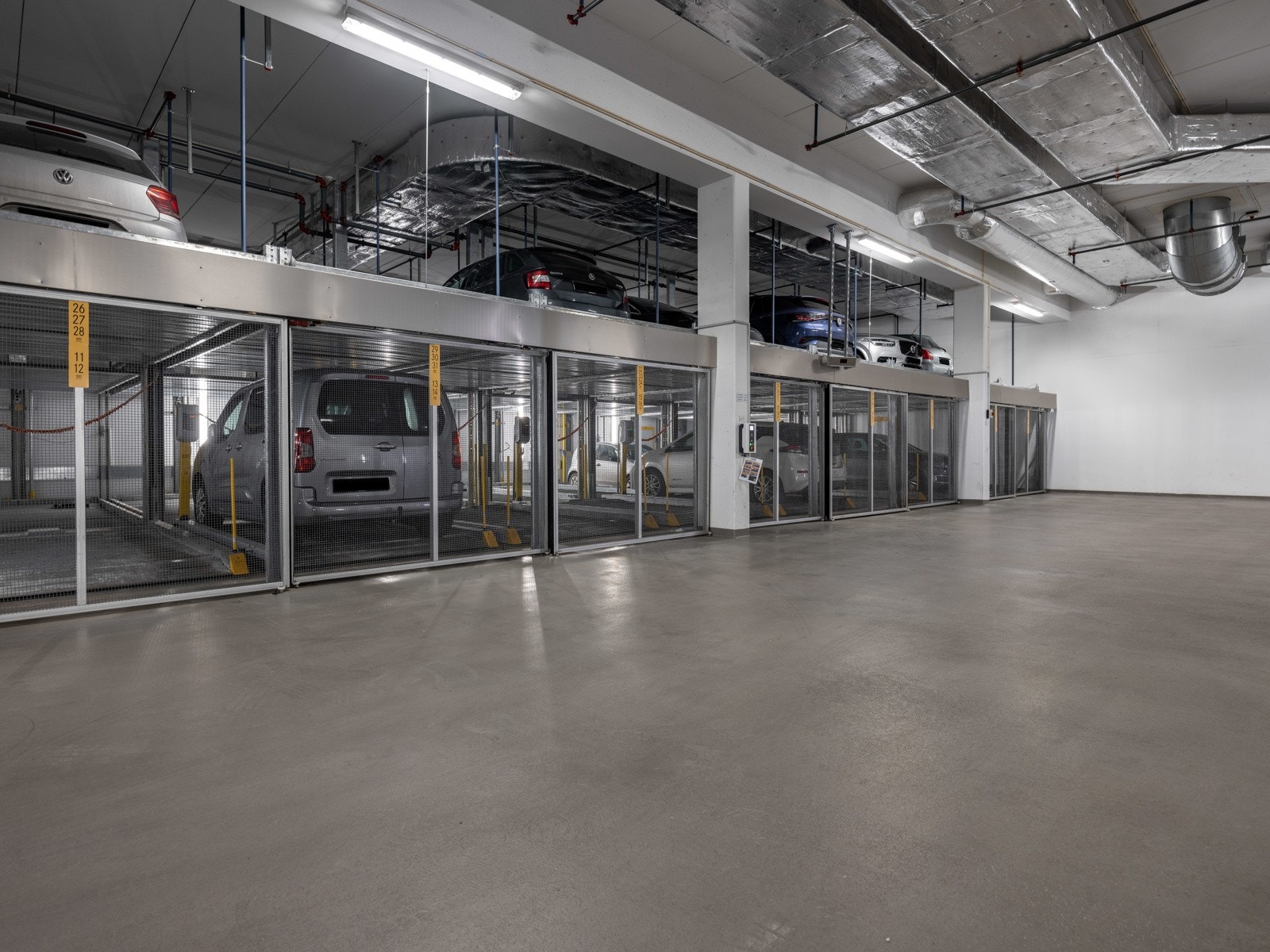 Det medfølger garasjeplass med ladestasjon i garasjeanlegg med heissystem. Galleribilde