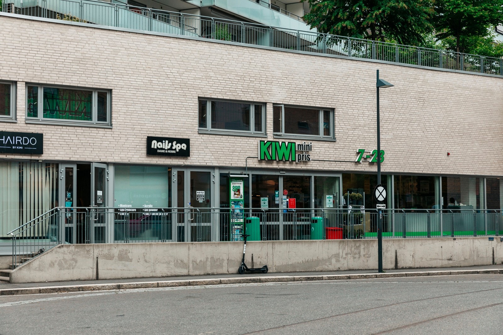 I Kværnerbyen finner du blant annet en stor KIWI-butikk, frisør, renseri, apotek og restaurant. Galleribilde