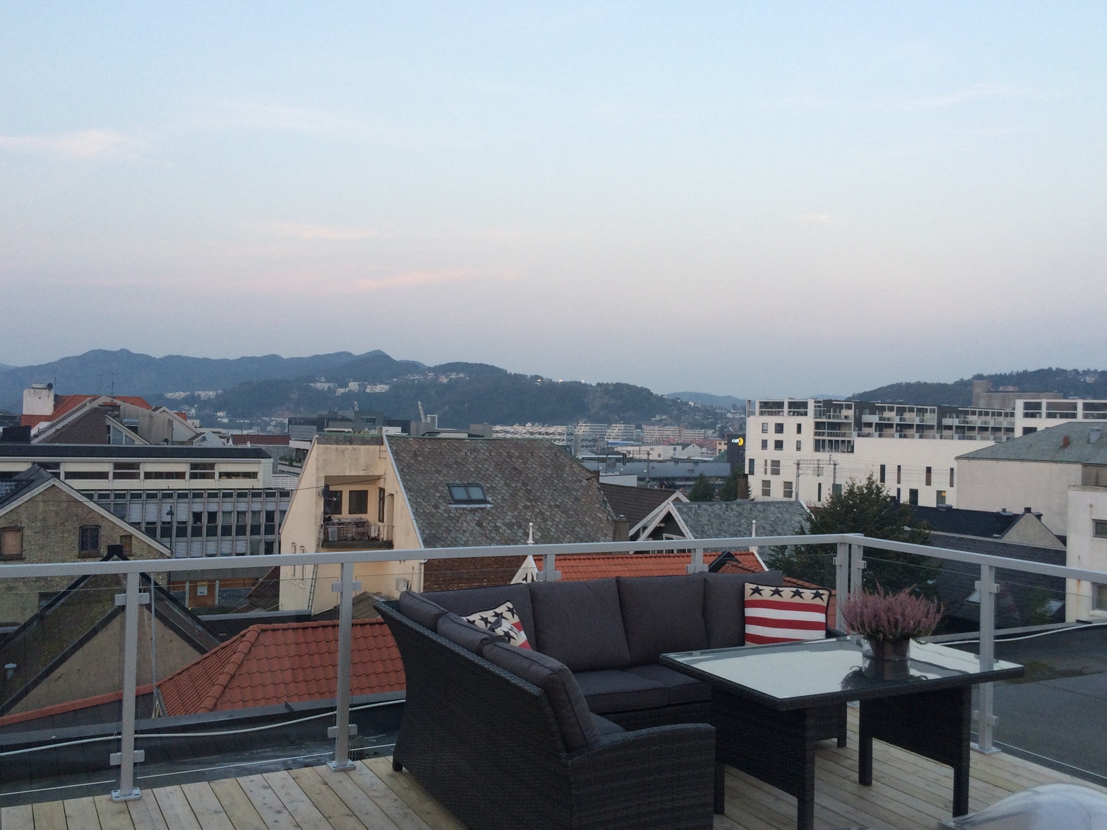 Takterrasse Idland-bygget. Flott utsikt over Sandnes sentrum + sjø-glimt Galleribilde