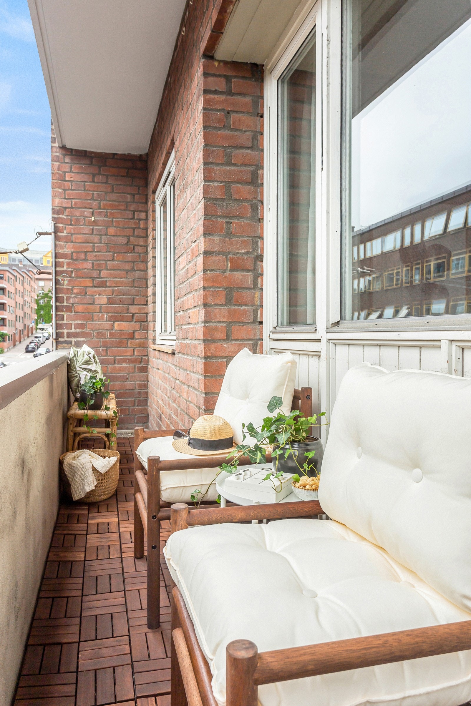 Det er plass til sittebenk e.l. Galleribilde