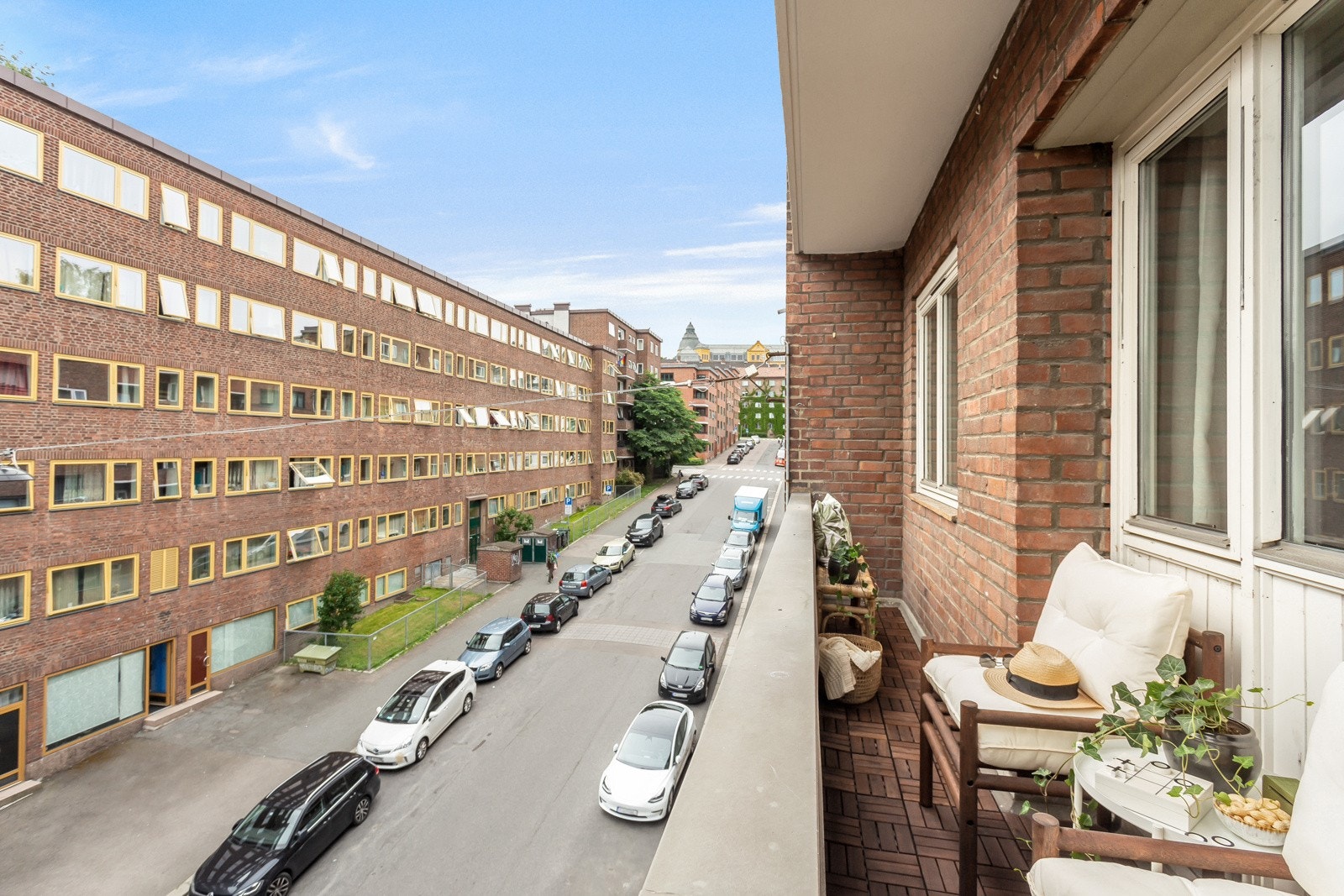 Boligen har en solrik balkong på ca. 5 kvm. Galleribilde