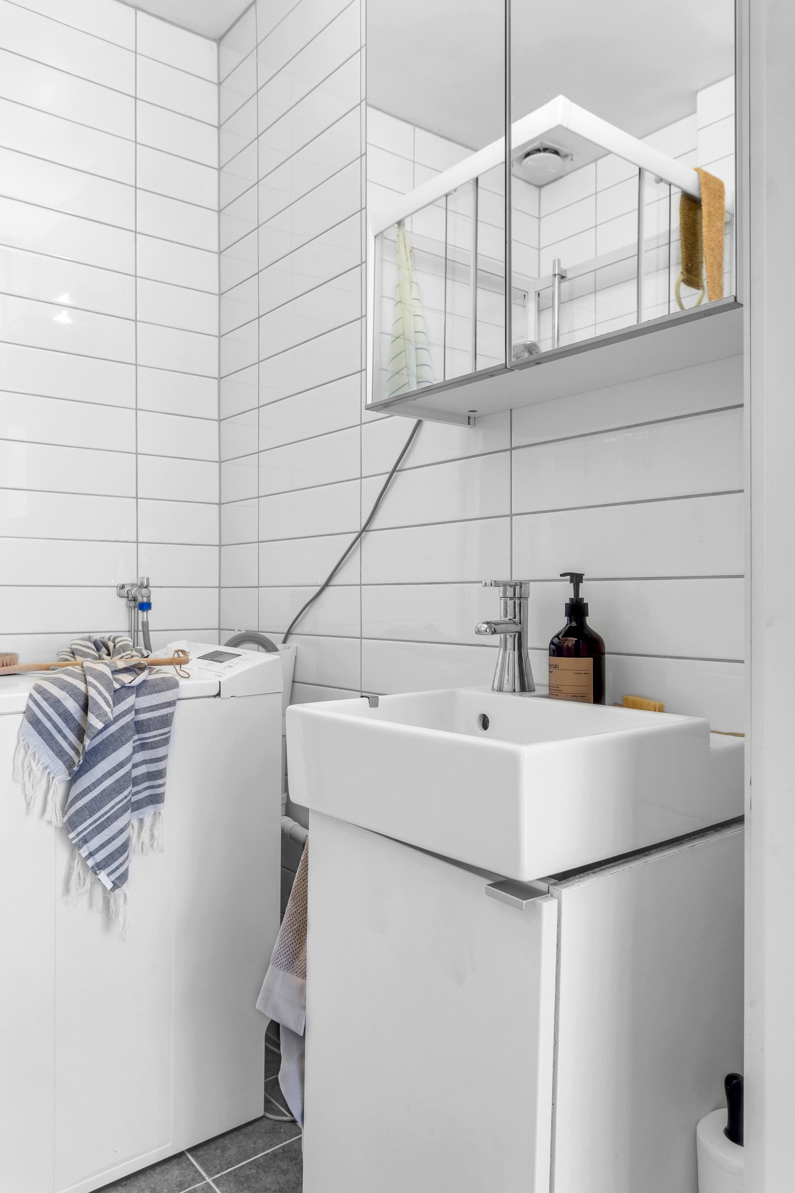 Det er opplegg for vaskemaskin på badet. Galleribilde