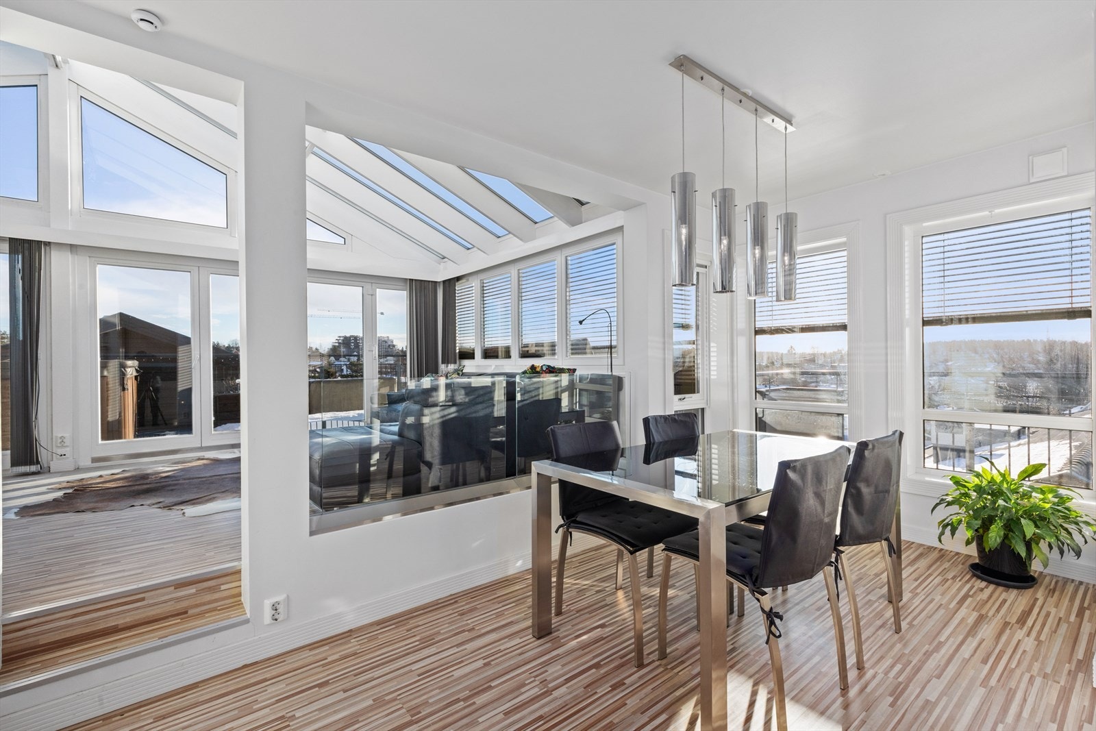 Legg merke til alle vinduer! Galleribilde