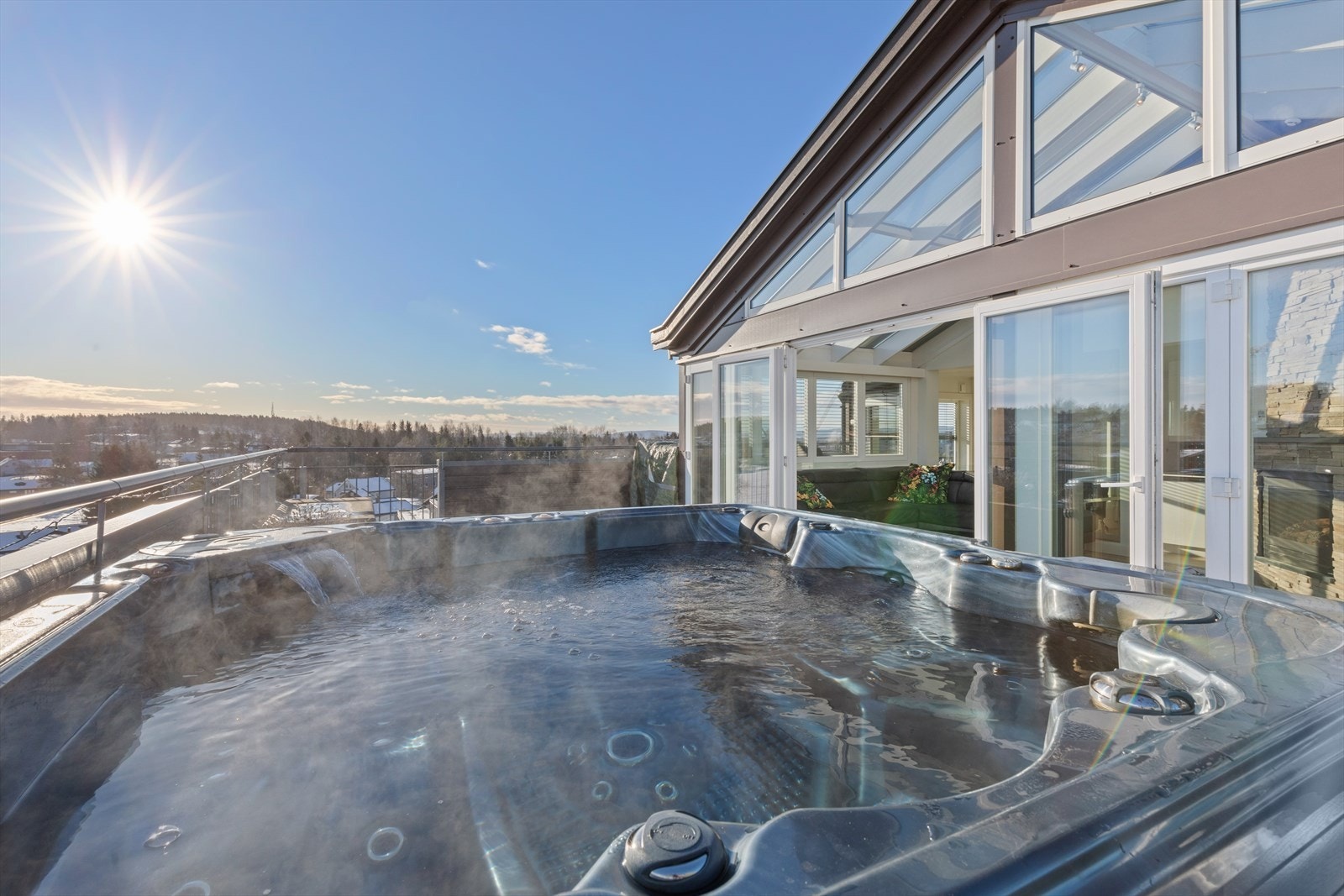 Her kan du samle venner- og familie å nyte late dager i en jacuzzi. Galleribilde