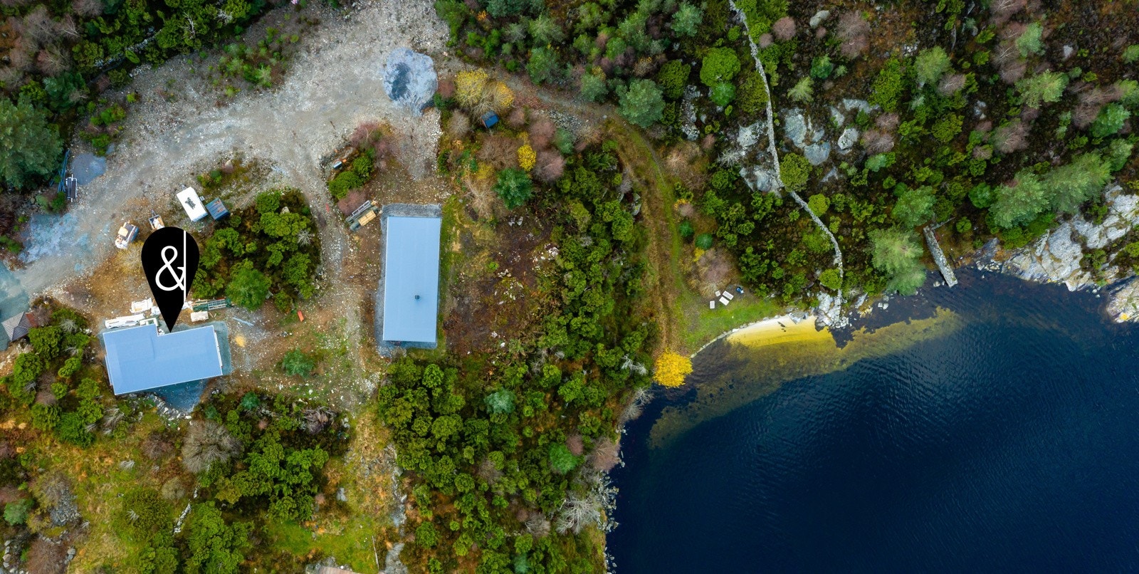 Hytten merket i fugleperspektiv Galleribilde