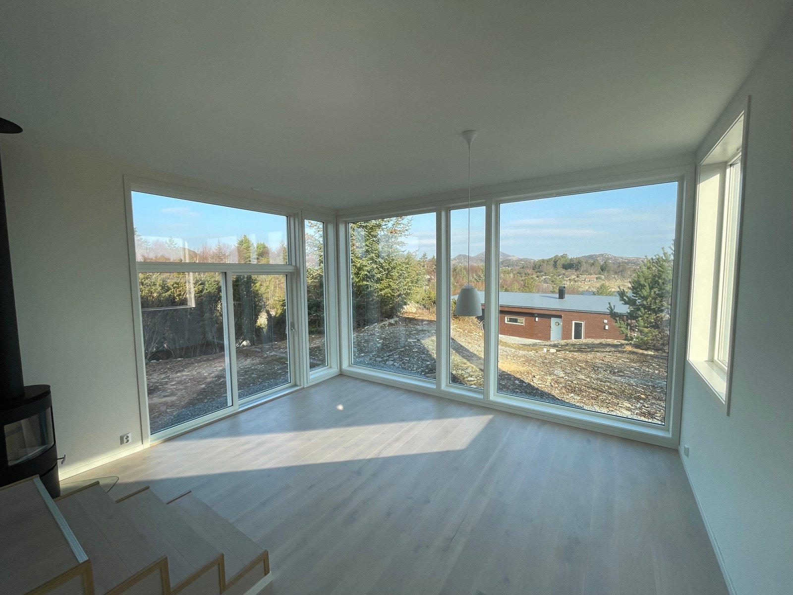 stue med skyvedører mot vest Galleribilde