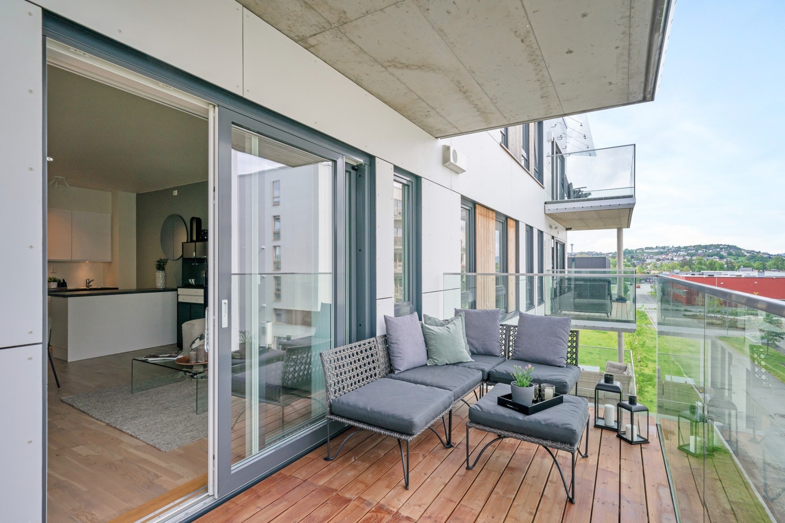 Her har man god plass til utemøblement. Galleribilde