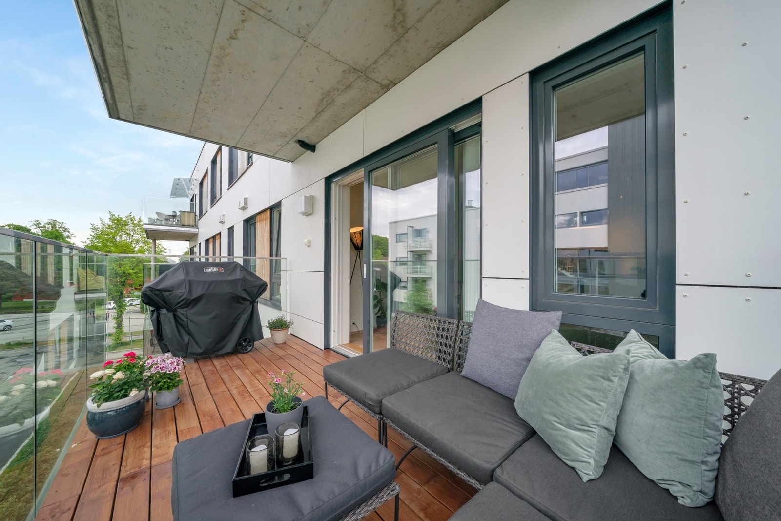 Fra stuen er det utgang til balkong på i overkant av 9 kvm. Galleribilde